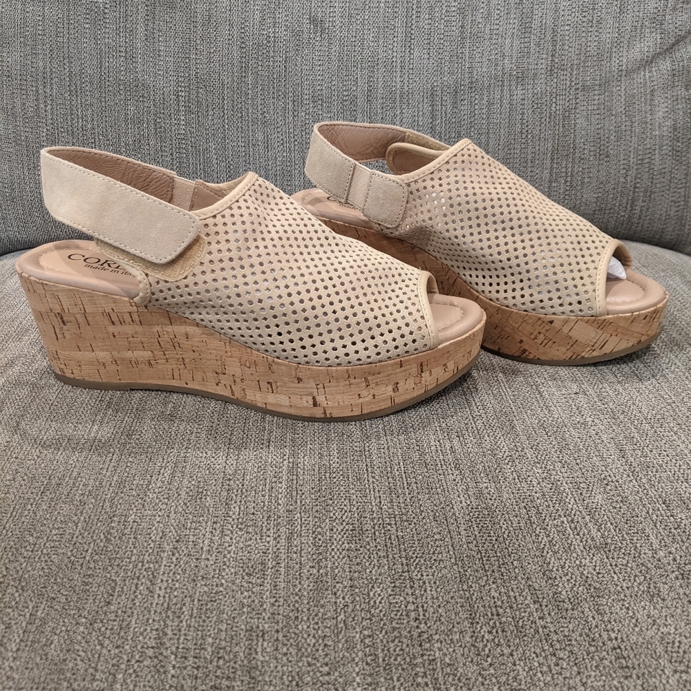 Cordani Women's Tan/Cream Platform Sandals Size 38 US 7 1/2